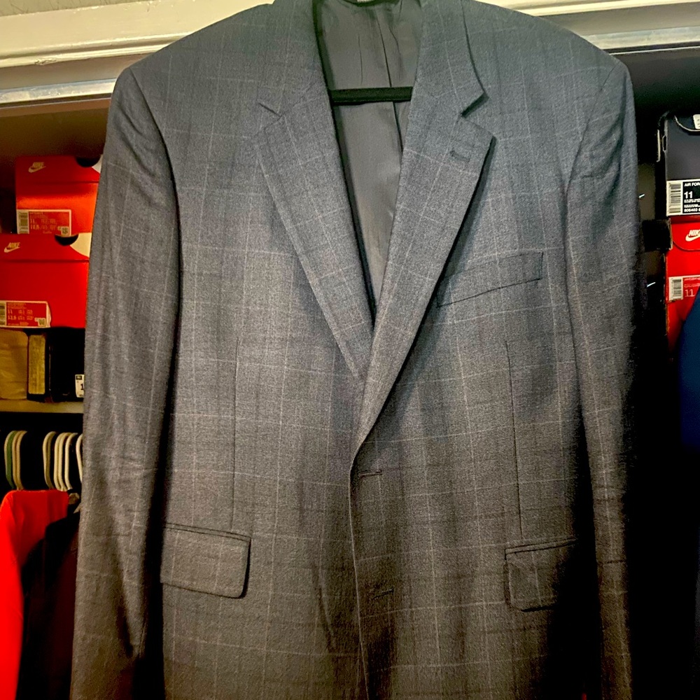 Jos A Bank 2 button blue/grey Sport coat. Size (43R).